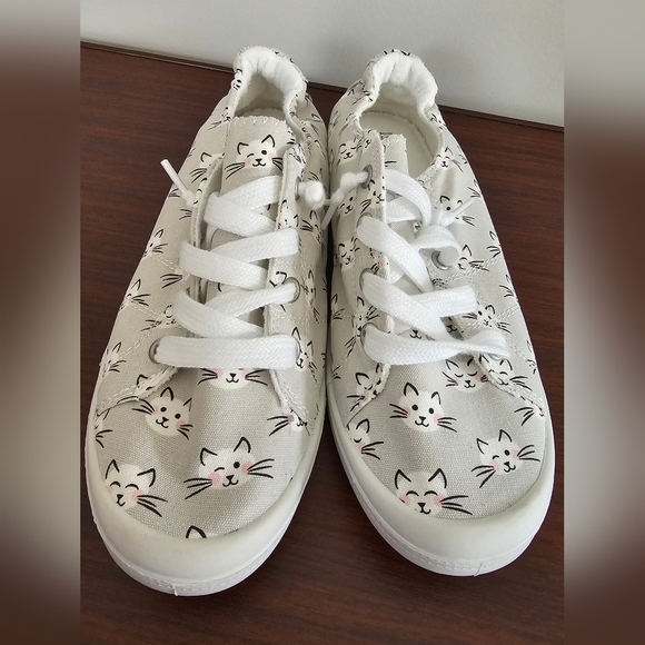 IASAC MIZRAHI Reesa Kitty Print Slip On Shoes, Sneakers - Picture 4 of 10